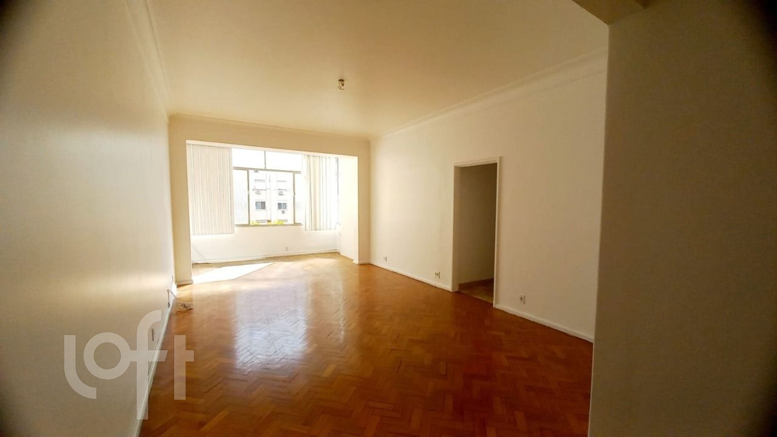 Apartamento à venda com 3 quartos, 130m² - Foto 1