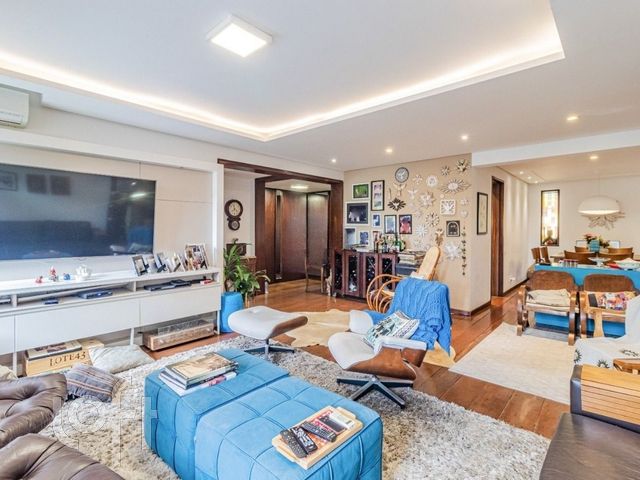 Apartamento com 152m², 3 dormitórios, 1 suíte, 2 vagas, Petrópolis em Porto Alegre