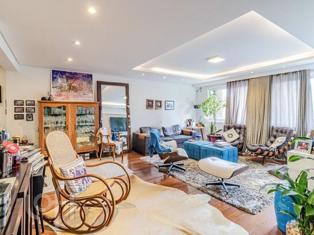 Apartamento com 152m², 3 dormitórios, 1 suíte, 2 vagas, Petrópolis em Porto Alegre