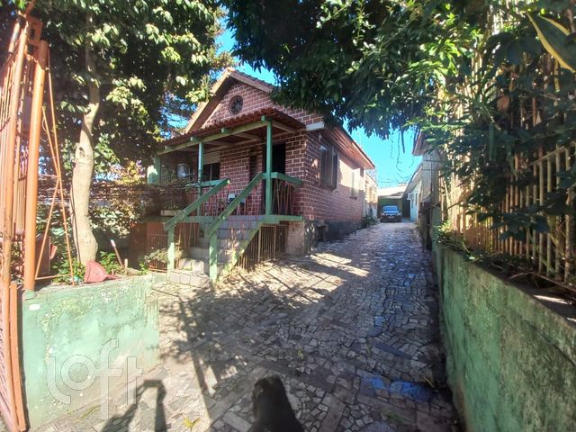 Casa com 617m², 2 dormitórios, 1 suíte, Vila Ipiranga em Porto Alegre