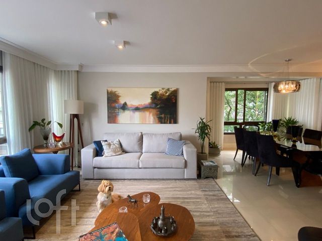 Apartamento com 142m², 3 dormitórios, 1 suíte, 3 vagas, Petrópolis em Porto Alegre