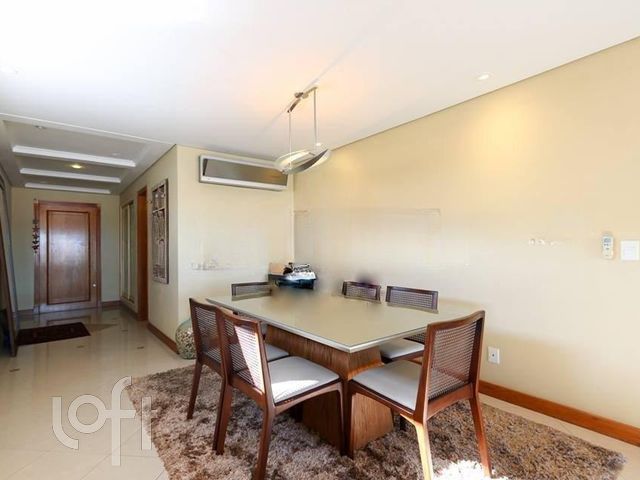 Apartamento com 142m², 3 dormitórios, 1 suíte, 1 vaga, Independência em Porto Alegre