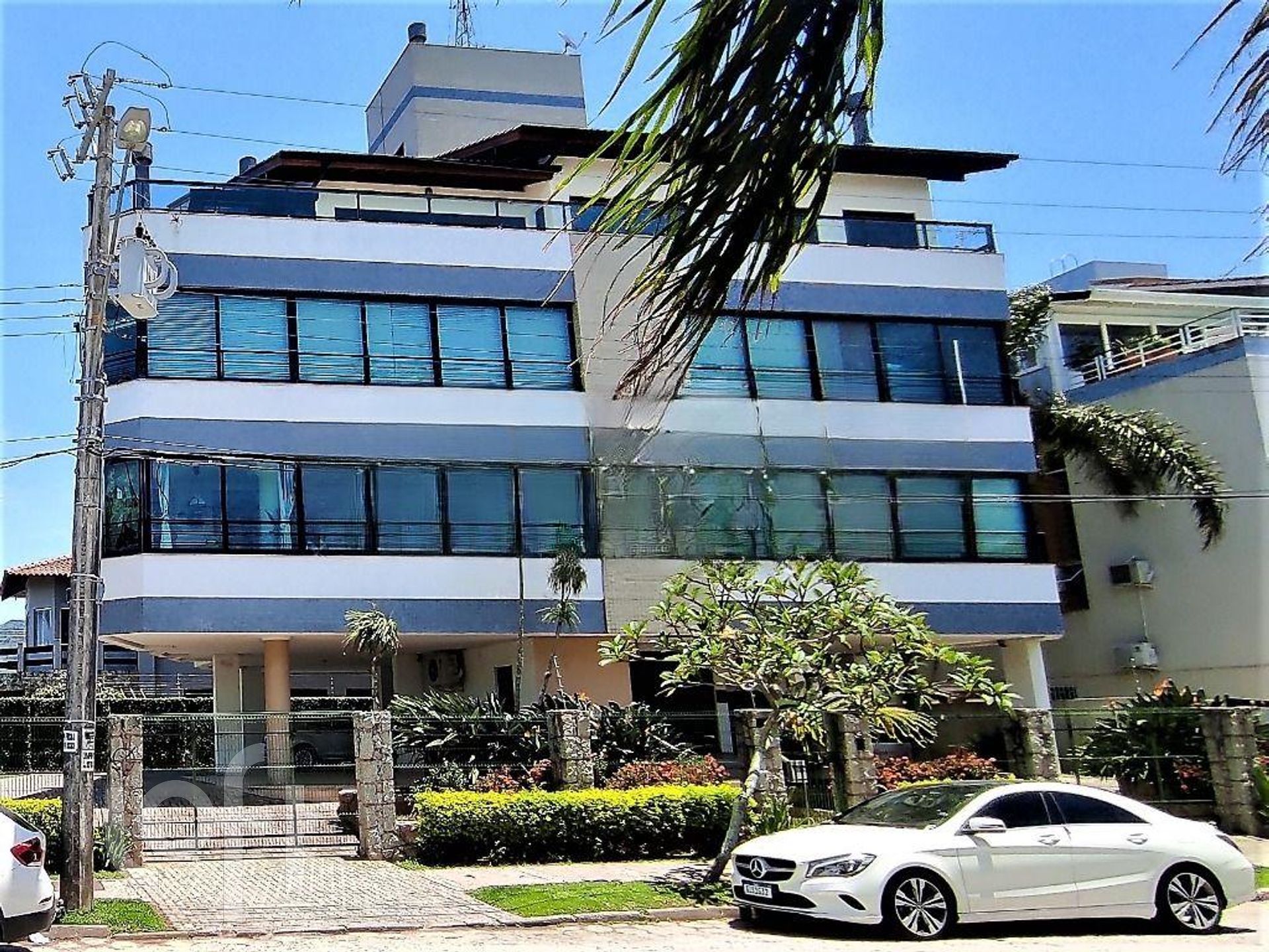 Apartamentos com 235m², 3 quartos, 3 suítes, 2 garagens, no bairro Lagoa da Conceição em Florianópolis