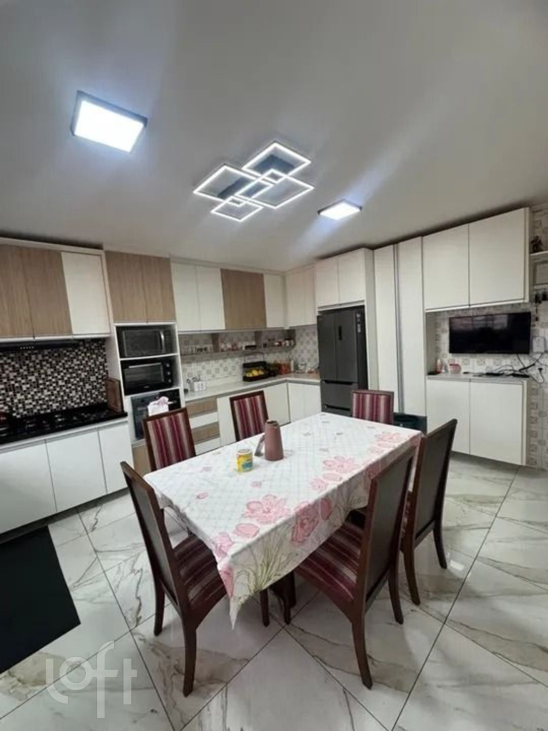 Casa à venda com 4 quartos, 200m² - Foto 3