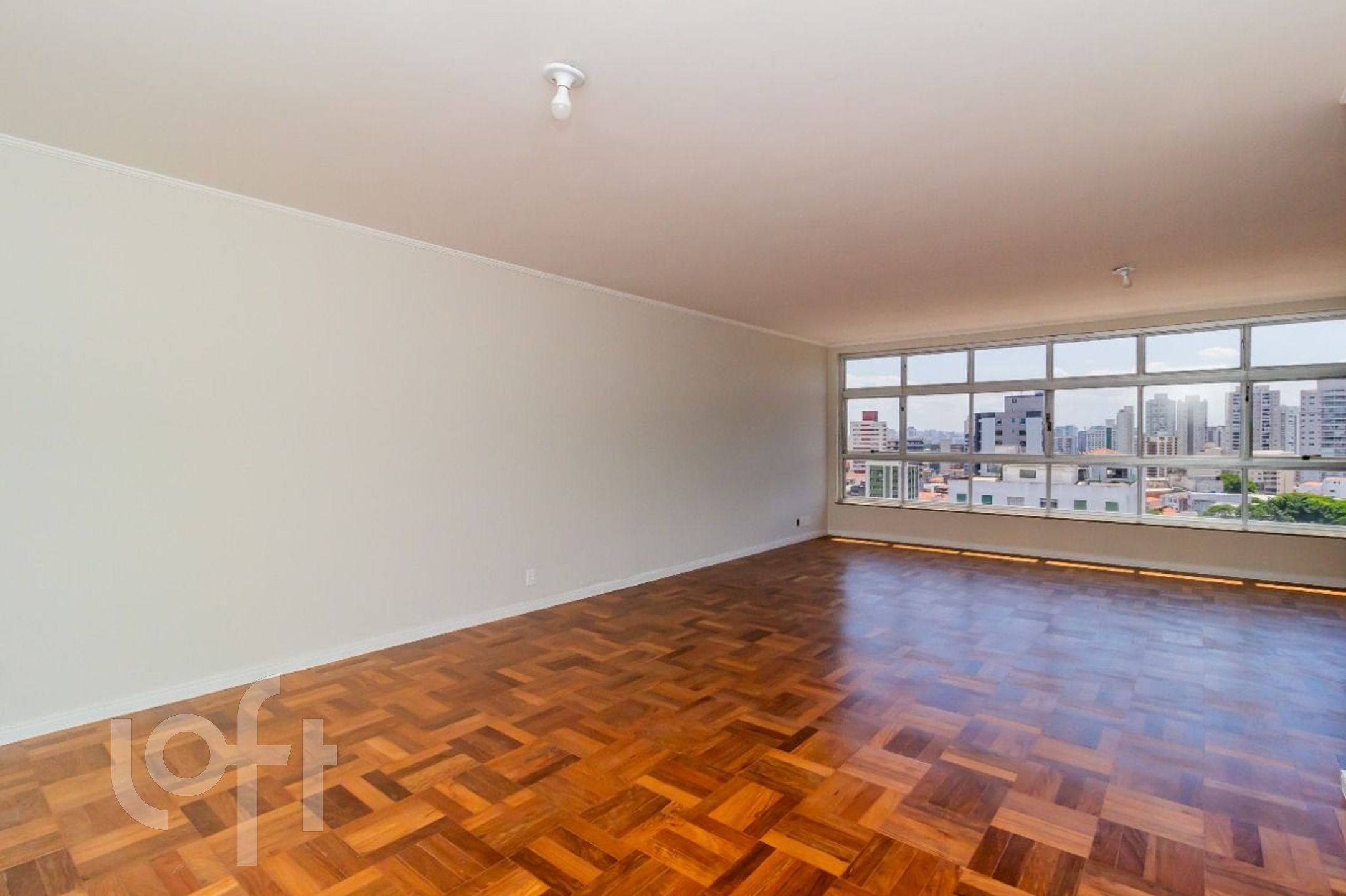 Apartamento à venda com 3 quartos, 200m² - Foto 2