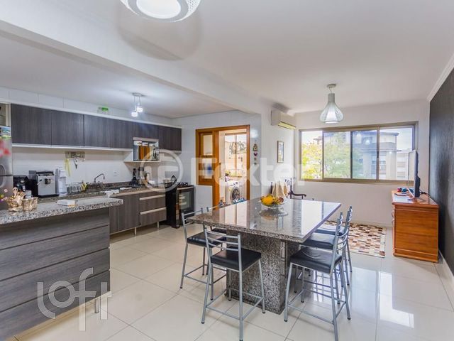 Apartamento com 94m², 4 dormitórios, 1 suíte, 1 vaga, Cristo Redentor em Porto Alegre