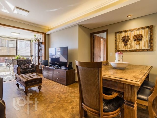 Apartamento com 92m², 3 dormitórios, 1 suíte, 2 vagas, Petrópolis em Porto Alegre