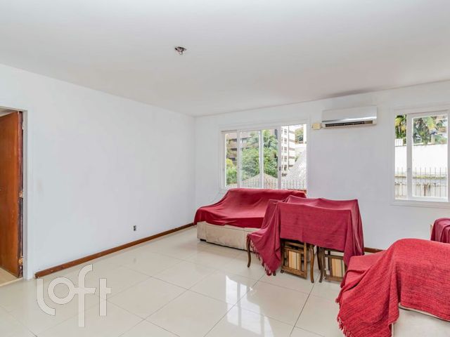Apartamento com 112m², 3 dormitórios, 1 suíte, 3 vagas, Rio Branco em Porto Alegre