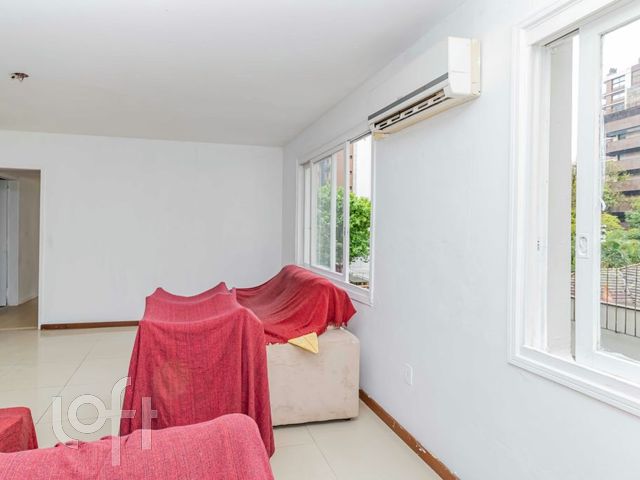 Apartamento com 112m², 3 dormitórios, 1 suíte, 3 vagas, Rio Branco em Porto Alegre