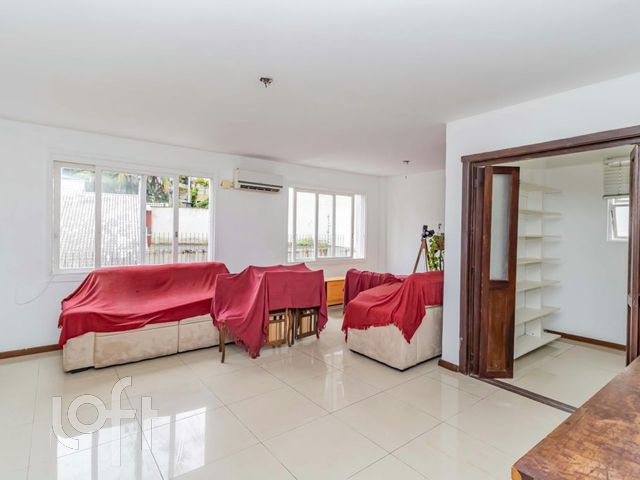 Apartamento com 112m², 3 dormitórios, 1 suíte, 3 vagas, Rio Branco em Porto Alegre