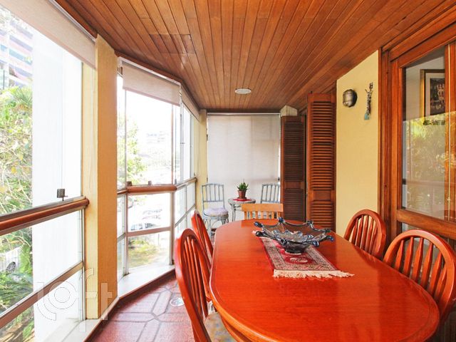 Apartamento com 159m², 3 dormitórios, 1 suíte, 3 vagas, Chácara das Pedras em Porto Alegre