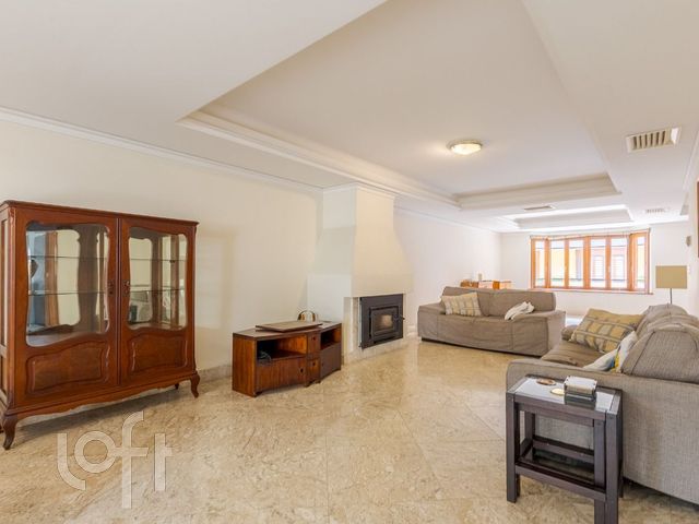 Casa em Condomínio com 388m², 4 dormitórios, 4 suítes, 3 vagas, Três Figueiras em Porto Alegre