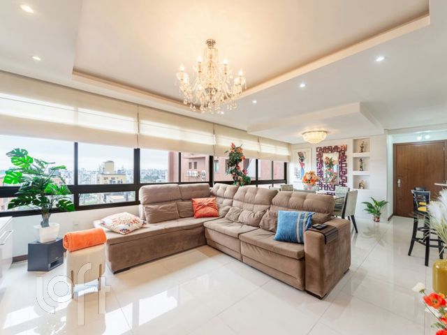 Apartamento com 111m², 3 dormitórios, 1 suíte, 2 vagas, Petrópolis em Porto Alegre
