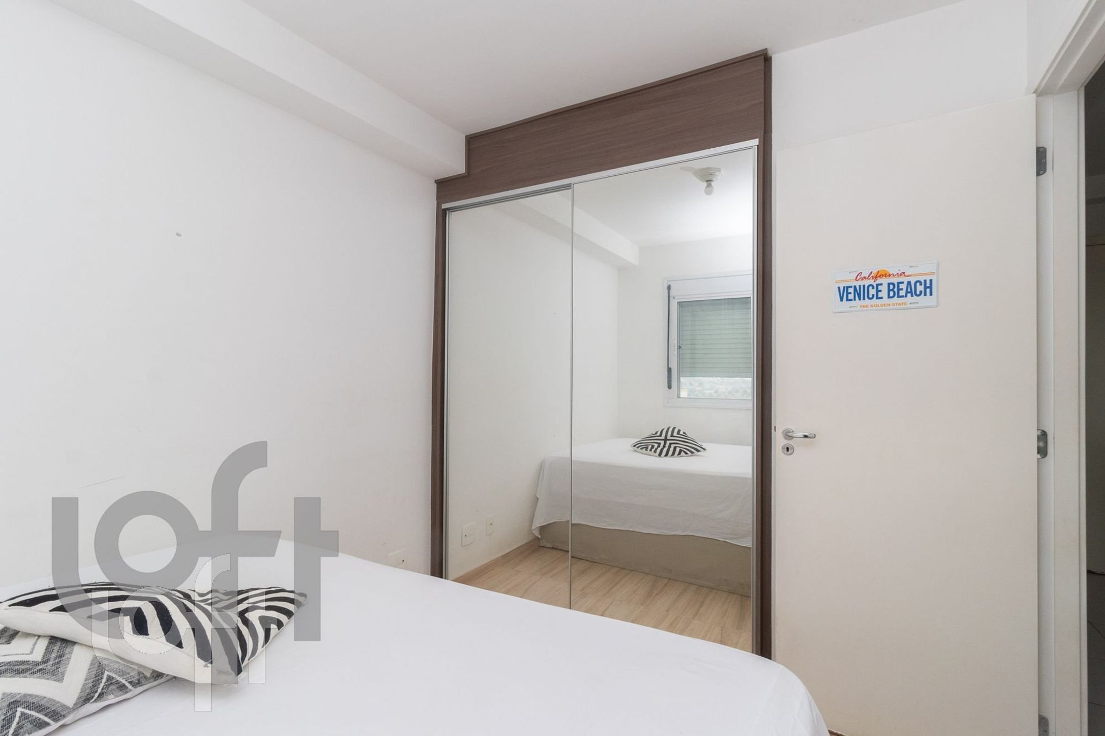 Apartamento à venda com 1 quarto, 32m² - Foto 2