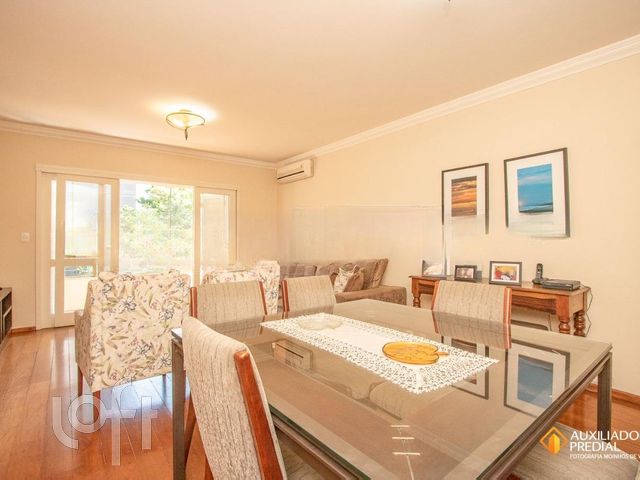 Apartamento com 123m², 3 dormitórios, 1 suíte, 2 vagas, Petrópolis em Porto Alegre