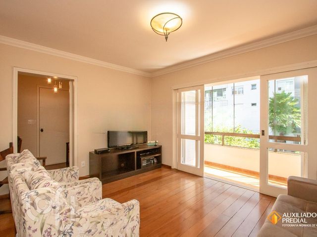 Apartamento com 123m², 3 dormitórios, 1 suíte, 2 vagas, Petrópolis em Porto Alegre
