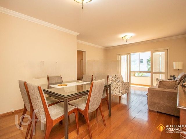 Apartamento com 123m², 3 dormitórios, 1 suíte, 2 vagas, Petrópolis em Porto Alegre