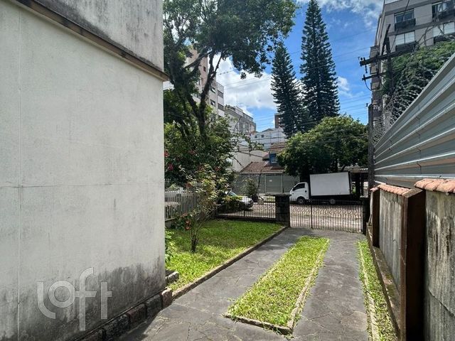 Casa com 234m², 3 dormitórios, 2 vagas, Higienópolis em Porto Alegre