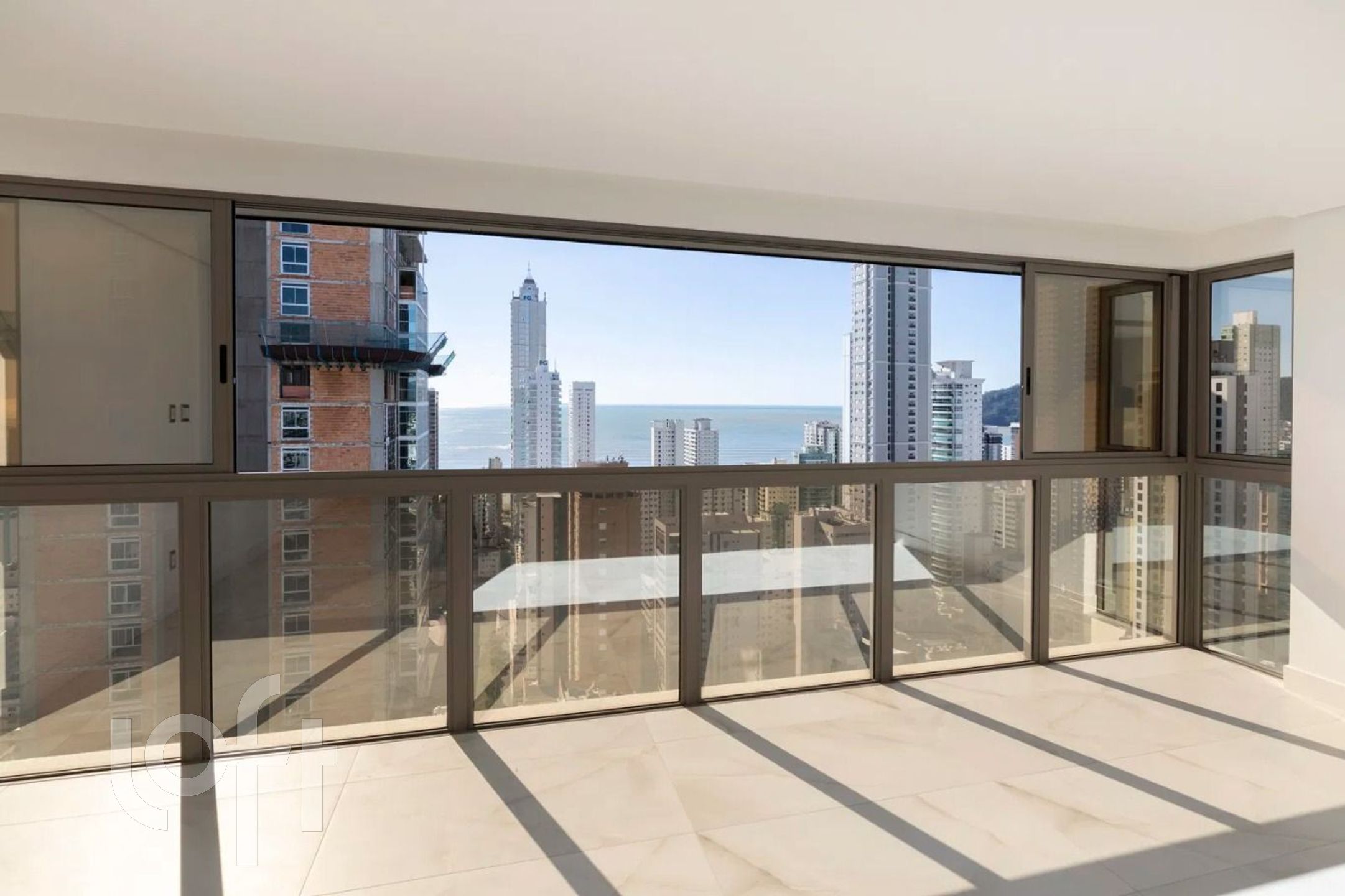 Apartamentos com 167m², 4 quartos, 4 suítes, 3 garagens, no bairro Centro em Balneário Camboriú