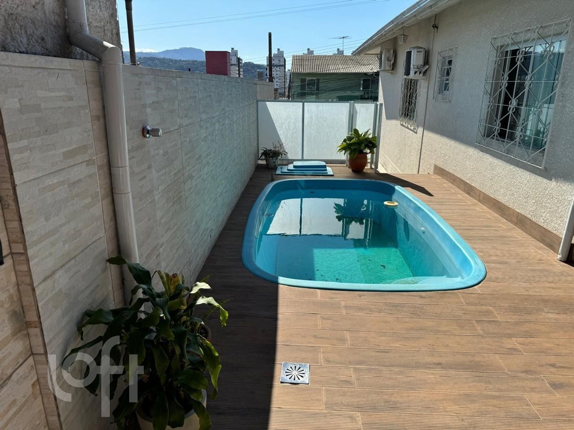Casa com 3 dormitórios com 112 m² privativos, piscina, no bairro Ipiranga