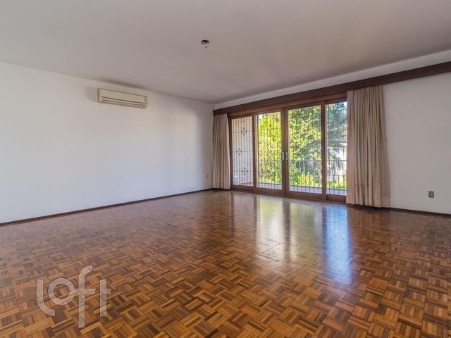 Apartamento com 189m², 3 dormitórios, 1 suíte, 2 vagas, Auxiliadora em Porto Alegre