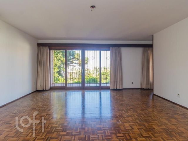 Apartamento com 189m², 3 dormitórios, 1 suíte, 2 vagas, Auxiliadora em Porto Alegre