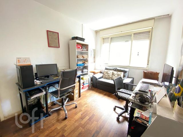 Apartamento com 71m², 3 dormitórios, 1 suíte, Independência em Porto Alegre