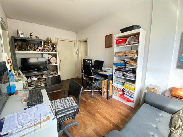 Apartamento com 71m², 3 dormitórios, 1 suíte, Independência em Porto Alegre