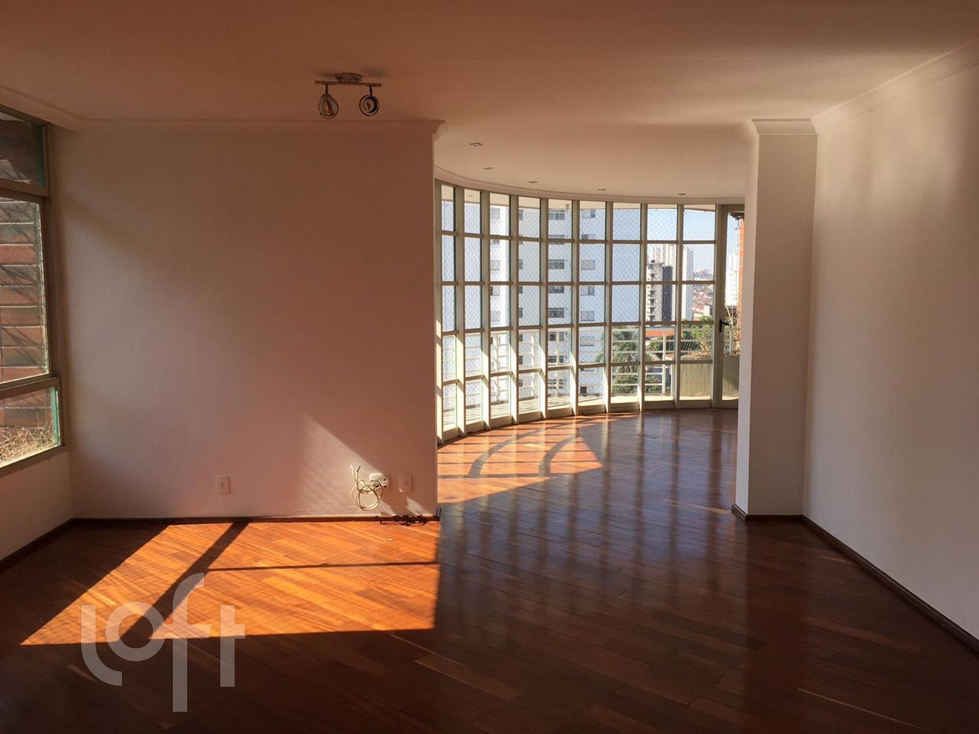 Apartamento à venda com 3 quartos, 240m² - Foto 8