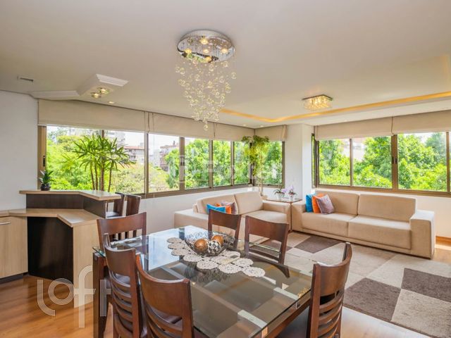 Apartamento com 114m², 3 dormitórios, 1 suíte, 2 vagas, Auxiliadora em Porto Alegre