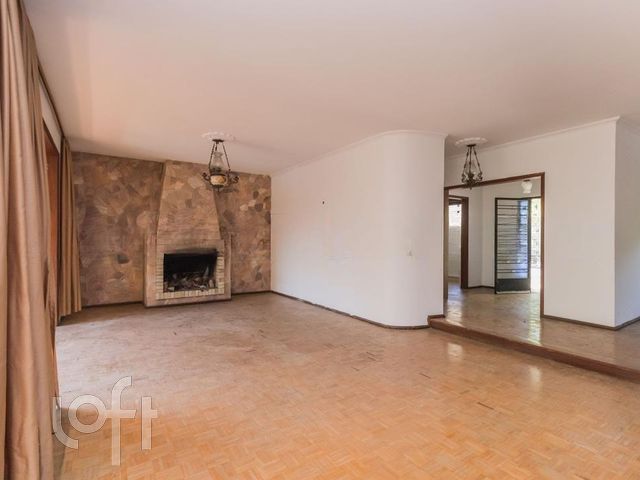 Casa com 502m², 4 dormitórios, 1 suíte, 5 vagas, Chácara das Pedras em Porto Alegre