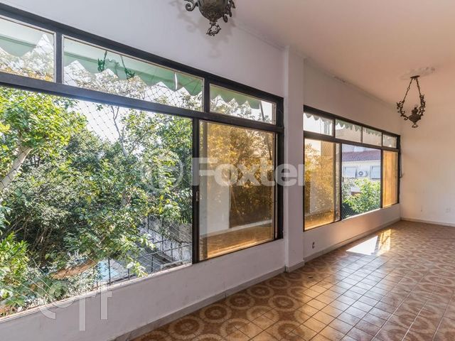 Casa com 502m², 4 dormitórios, 1 suíte, 5 vagas, Chácara das Pedras em Porto Alegre