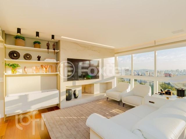 Apartamento com 126m², 2 dormitórios, 2 suítes, 4 vagas, Petrópolis em Porto Alegre