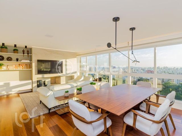 Apartamento com 126m², 2 dormitórios, 2 suítes, 4 vagas, Petrópolis em Porto Alegre