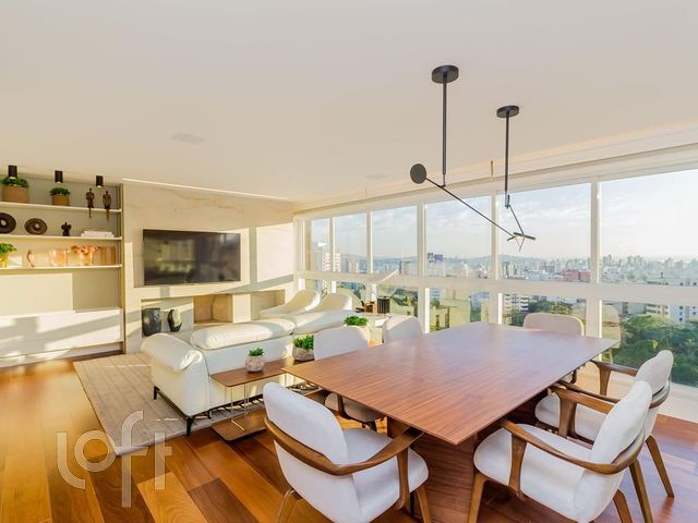 Apartamento com 126m², 2 dormitórios, 2 suítes, 4 vagas, Petrópolis em Porto Alegre