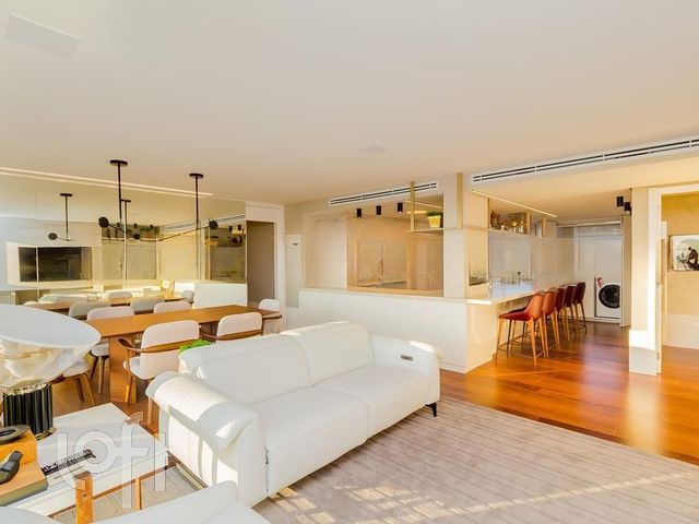 Apartamento com 126m², 2 dormitórios, 2 suítes, 4 vagas, Petrópolis em Porto Alegre