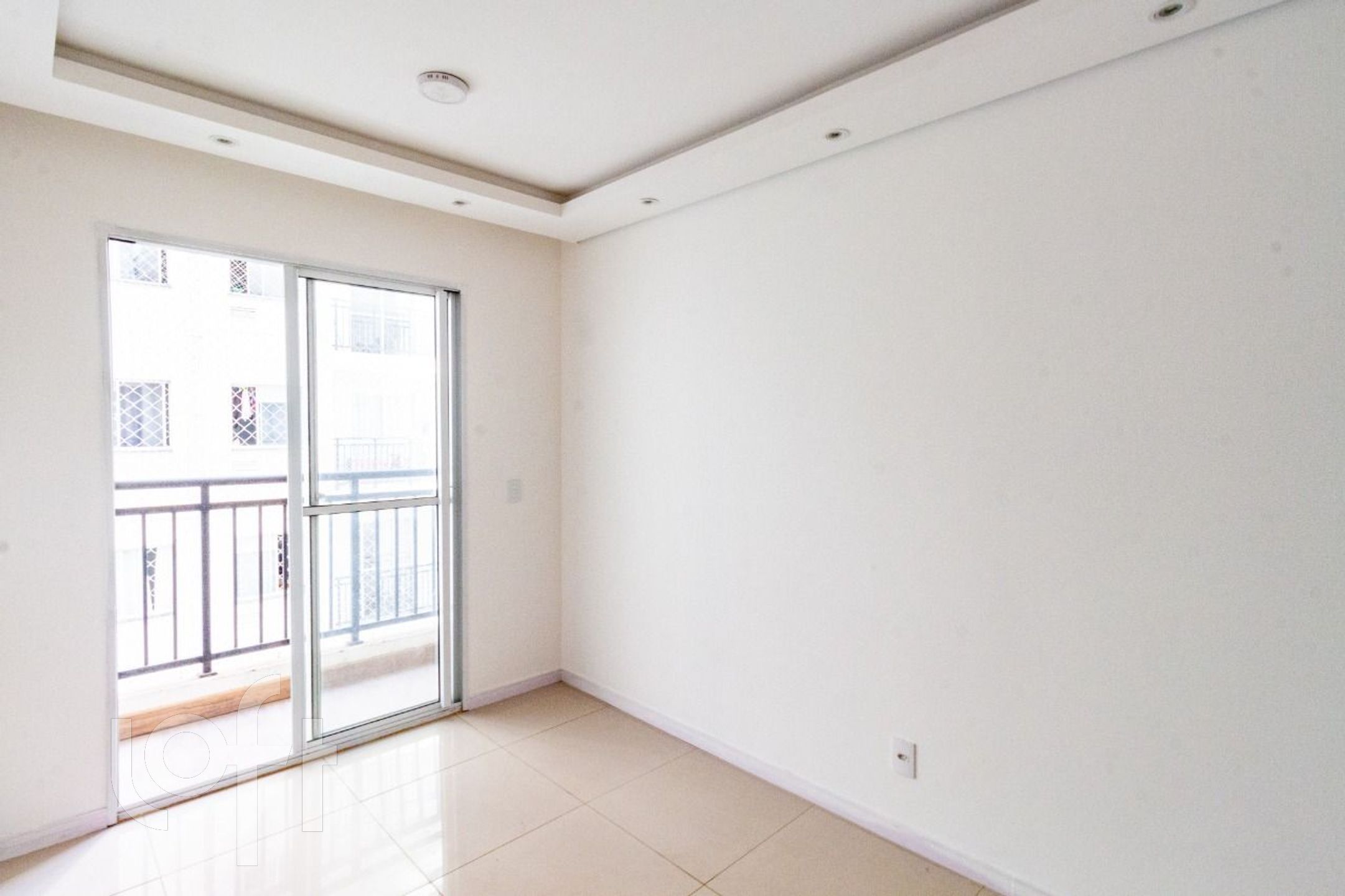 Apartamento à venda com 2 quartos, 42m² - Foto 2