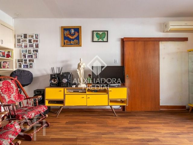 Apartamento com 110m², 3 dormitórios, 1 vaga, Santana em Porto Alegre