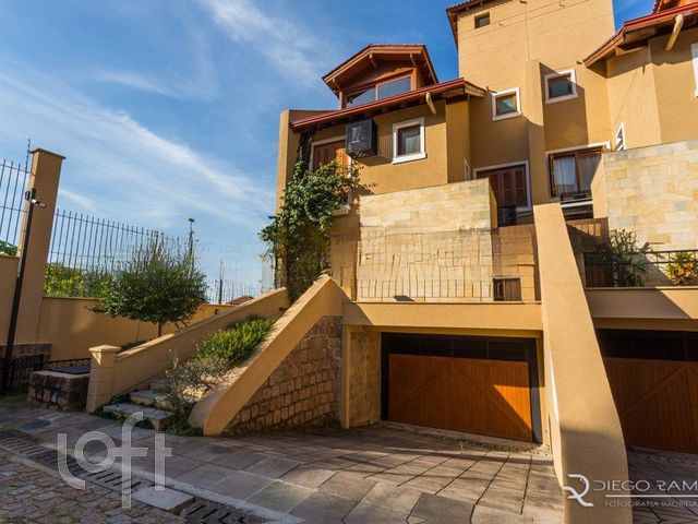 Casa em Condomínio com 436m², 3 dormitórios, 3 suítes, 4 vagas, Três Figueiras em Porto Alegre