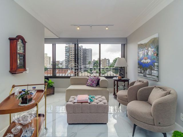 Apartamento com 110m², 3 dormitórios, 1 suíte, 2 vagas, Petrópolis em Porto Alegre