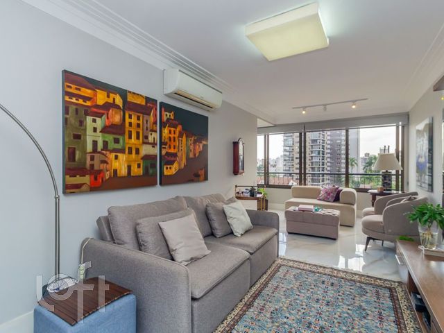 Apartamento com 110m², 3 dormitórios, 1 suíte, 2 vagas, Petrópolis em Porto Alegre