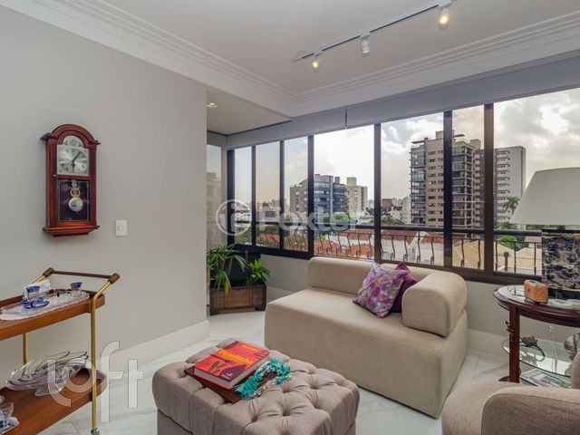 Apartamento com 110m², 3 dormitórios, 1 suíte, 2 vagas, Petrópolis em Porto Alegre