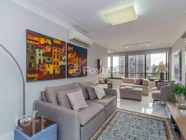 Apartamento com 110m², 3 dormitórios, 1 suíte, 2 vagas, Petrópolis em Porto Alegre