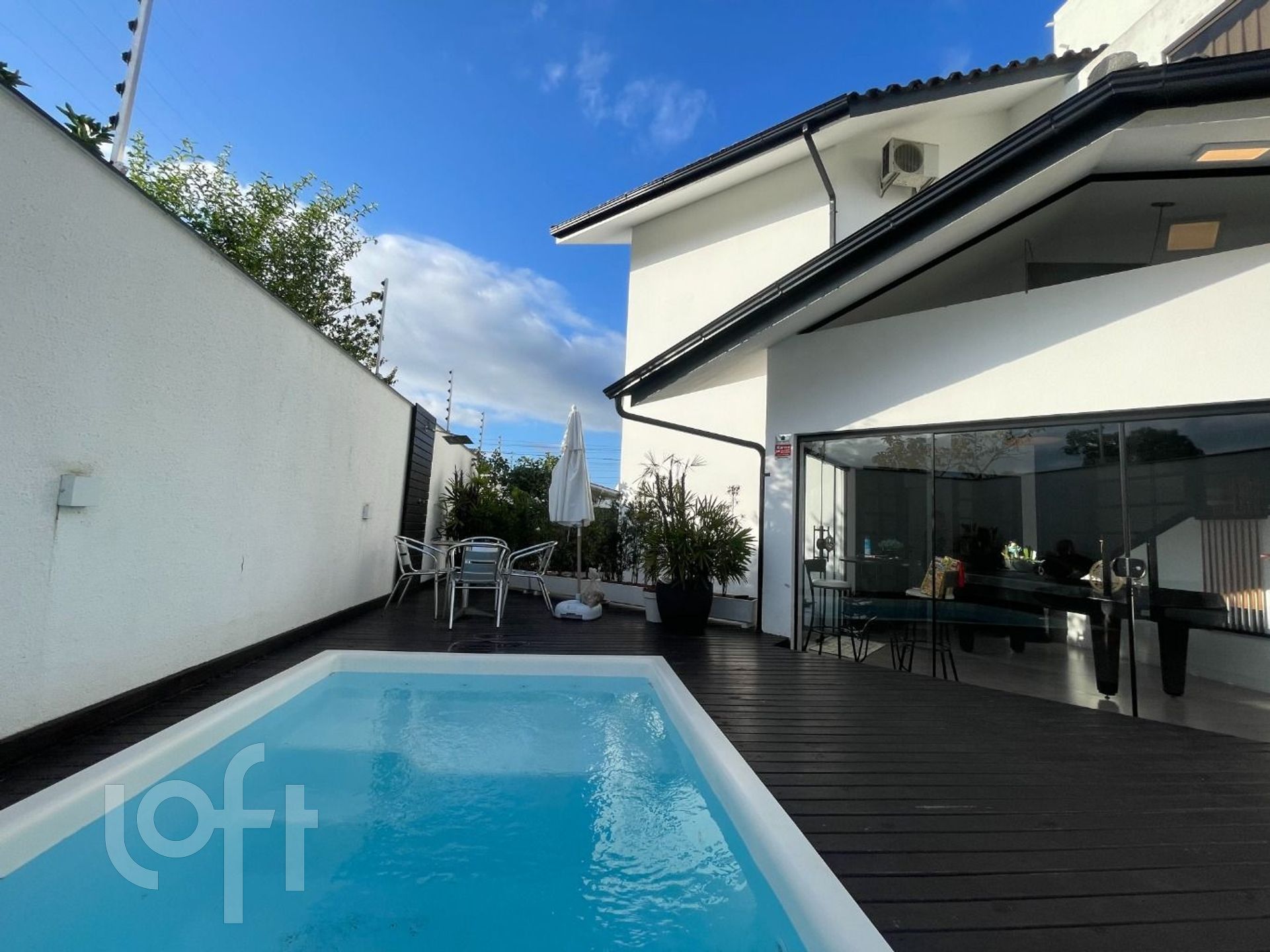 Casa à venda em Centro com 200 m², 4 quartos, 2 suítes, 3 vagas