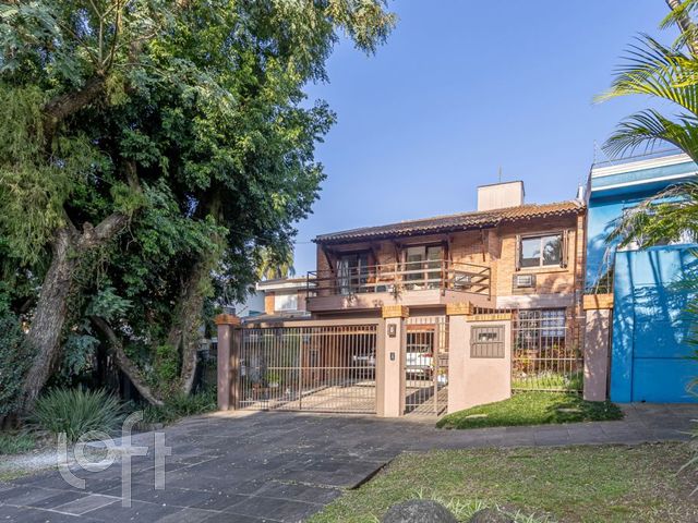 Casa com 300m², 4 dormitórios, 1 suíte, 5 vagas, Chácara das Pedras em Porto Alegre