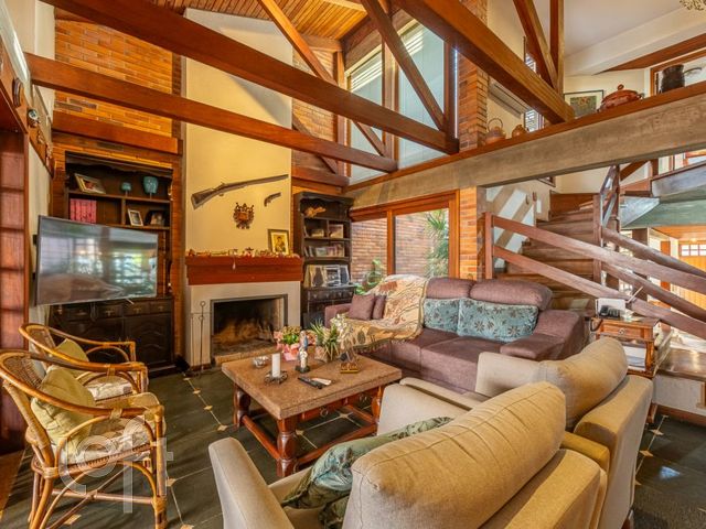 Casa com 300m², 4 dormitórios, 1 suíte, 5 vagas, Chácara das Pedras em Porto Alegre