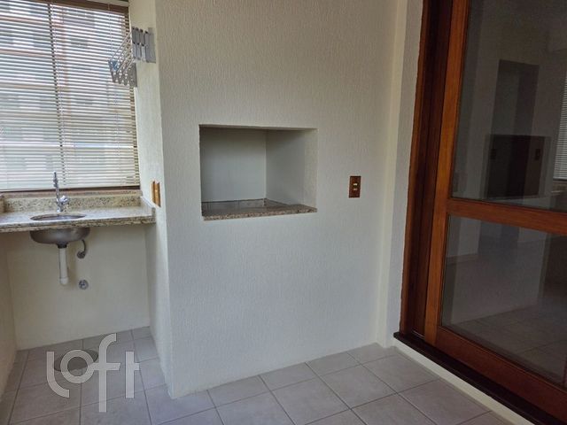 Apartamento com 90m², 3 dormitórios, 1 suíte, 2 vagas, Jardim Botânico em Porto Alegre