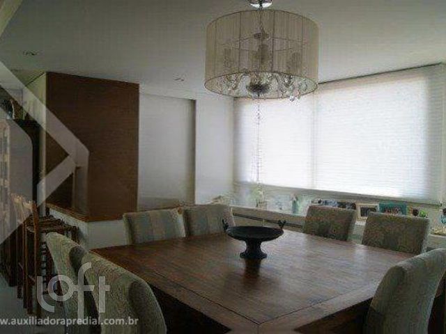 Apartamento com 122m², 2 dormitórios, 1 suíte, 2 vagas, Petrópolis em Porto Alegre