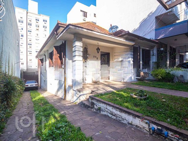 Casa com 250m², 3 dormitórios, 1 suíte, 4 vagas, Petrópolis em Porto Alegre