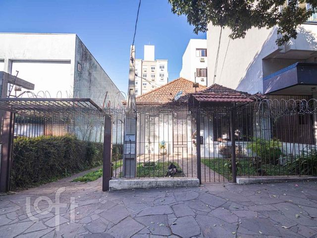 Casa com 250m², 3 dormitórios, 1 suíte, 4 vagas, Petrópolis em Porto Alegre